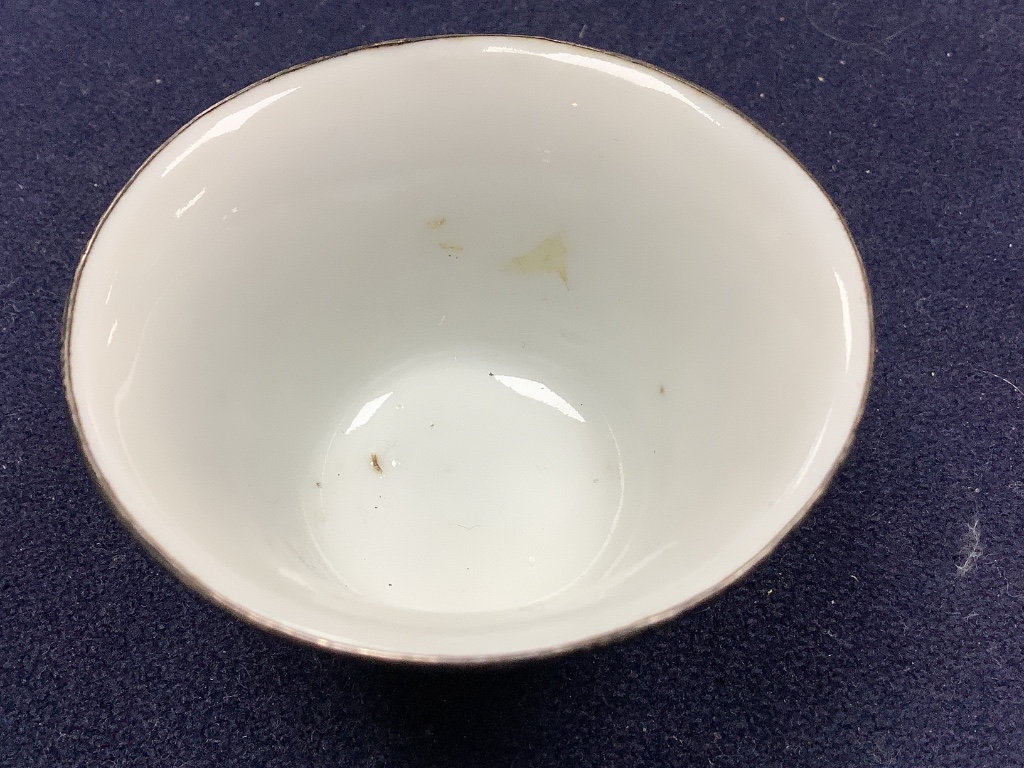 Two 19th century blue and white Chinese tea bowls and a 19th century snuff bottle, 9cm.